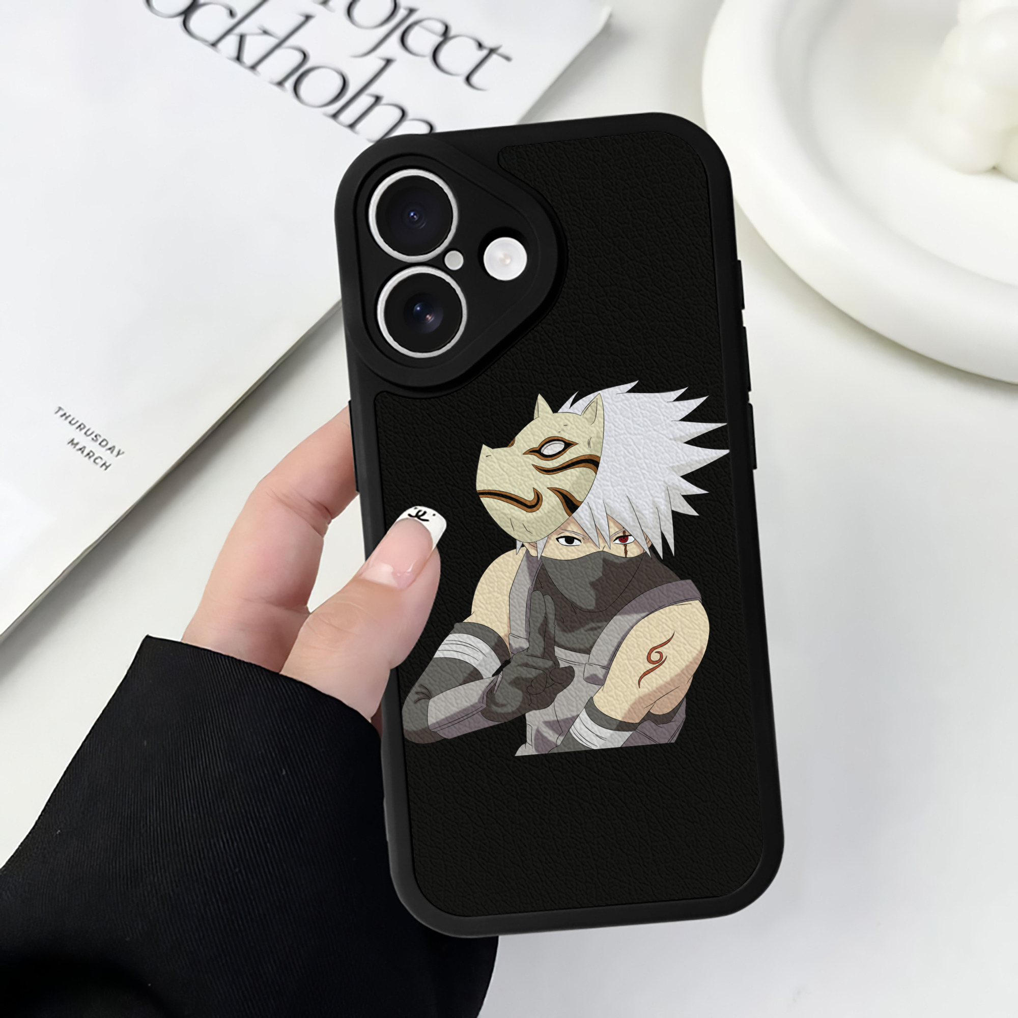 （画像用） NARUTO -ナルト- はたけ カカシ Hatake Kakashi 【iPhone 16シリーズ対応】シリコンスマホケース（レザー調） 材質：シリコン